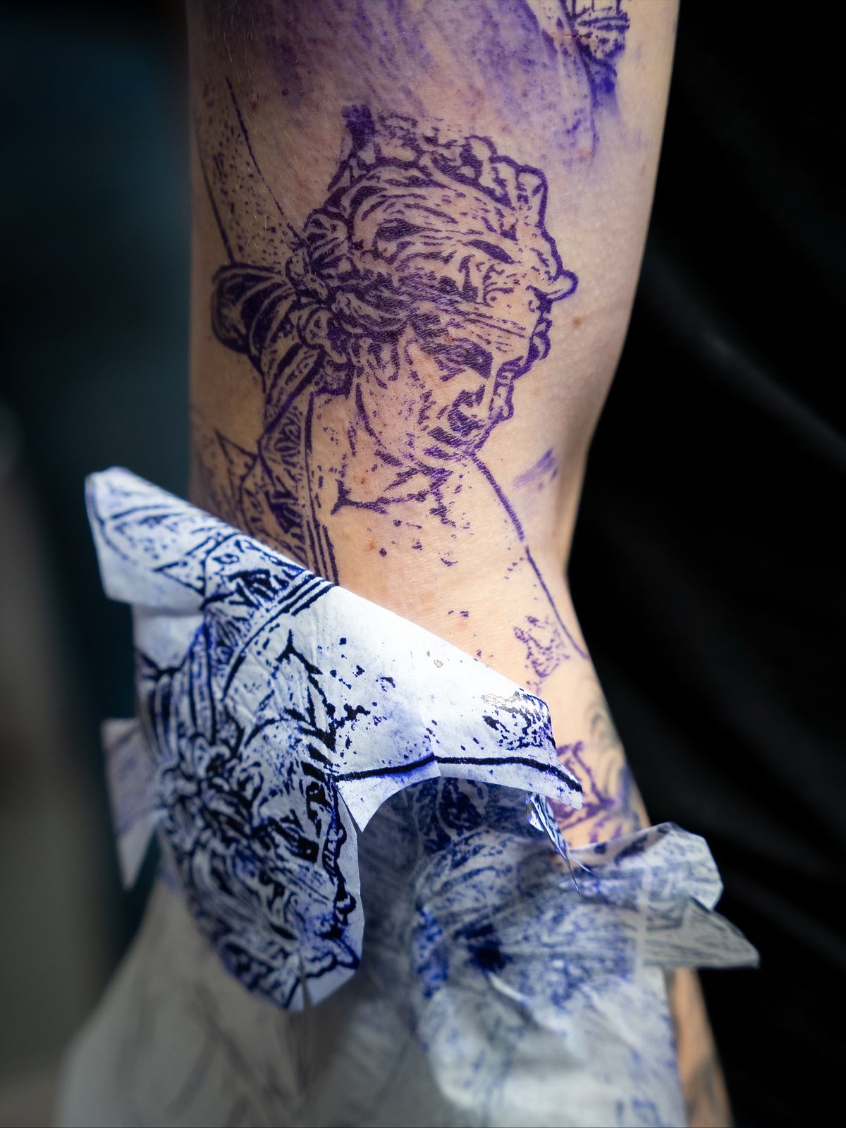 Stencil para tatuar: cómo lograr una transferencia limpia que aguante toda la sesión