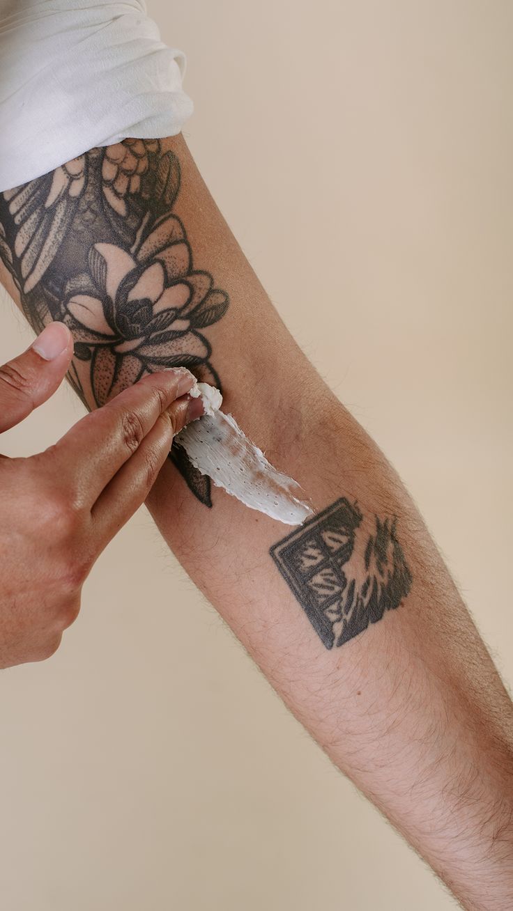Anestésicos en el tatuaje: alivio con responsabilidad